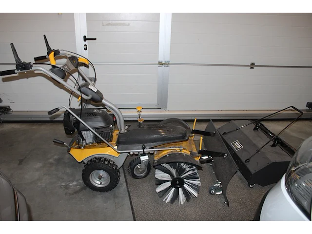 Benzine veegmachine texas smart sweep 800, werkbreedte 80 cm. 3 versnellingen vooruit en 1 achteruit. motor... - afbeelding 3 van  4