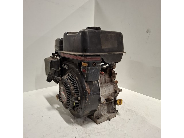 Benzinemotor , briggs & stratton , model 38432, type 016401 - afbeelding 3 van  9