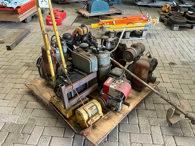 Benzinemotoren en divers - afbeelding 1 van  6