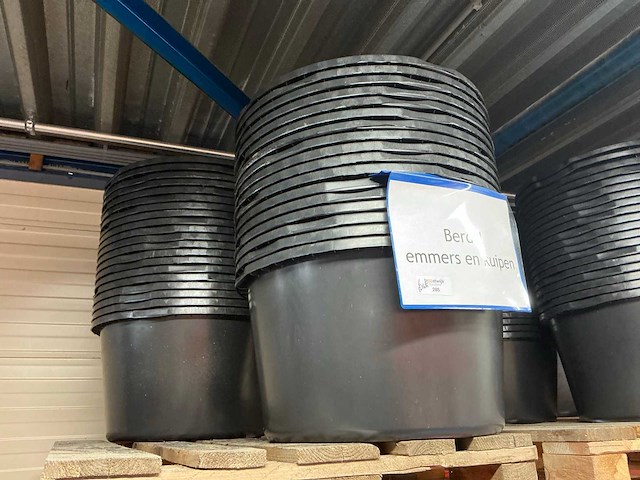 Berdal pallets met emmers en kuipen (6x) - afbeelding 3 van  8