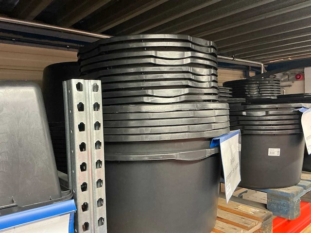Berdal pallets met emmers en kuipen (6x) - afbeelding 6 van  8