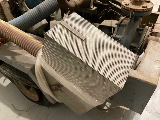 Beregeningspomp op aanhanger - afbeelding 12 van  13