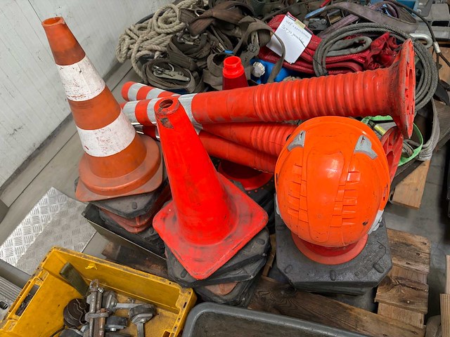 Bergings materiaal - afbeelding 2 van  18