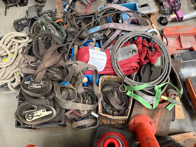 Bergings materiaal - afbeelding 10 van  18