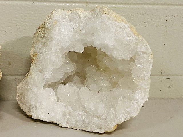 Bergkristal geode - afbeelding 2 van  5