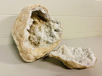 Bergkristal geode - afbeelding 1 van  6