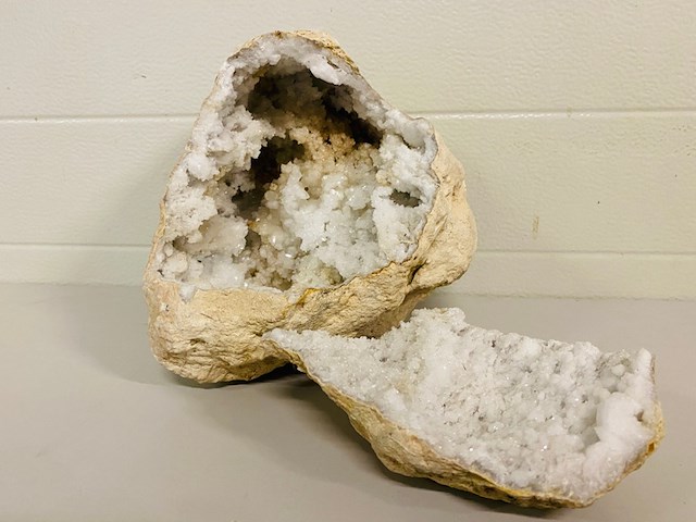 Bergkristal geode - afbeelding 2 van  6