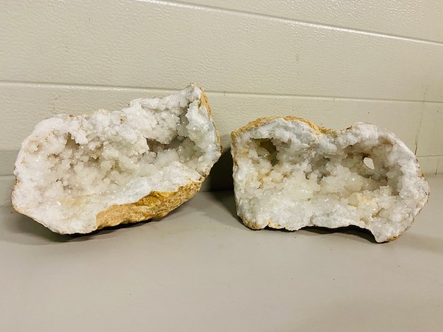 Bergkristal geode - afbeelding 1 van  5