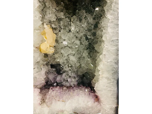 Bergkristal met amethist geode - afbeelding 5 van  7