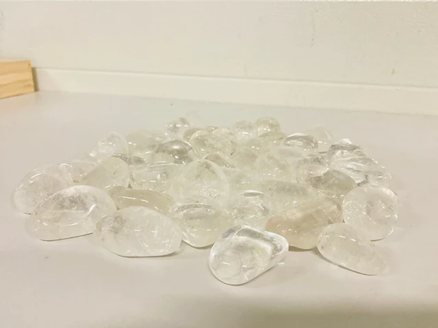 Bergkristal trommelstenen, 2 kilo - afbeelding 2 van  4