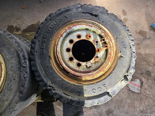 Bergougnan - banden 300-15 - afbeelding 4 van  7