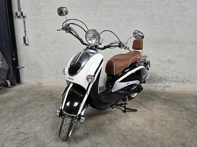 Berini - scooter - retro - 4t geen papieren/kenteken nieuw - afbeelding 3 van  7