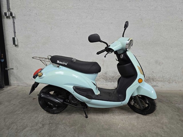 Berini - snor scooter - m58 - 4t brommer 25km uitvoering dfr05g - afbeelding 1 van  4