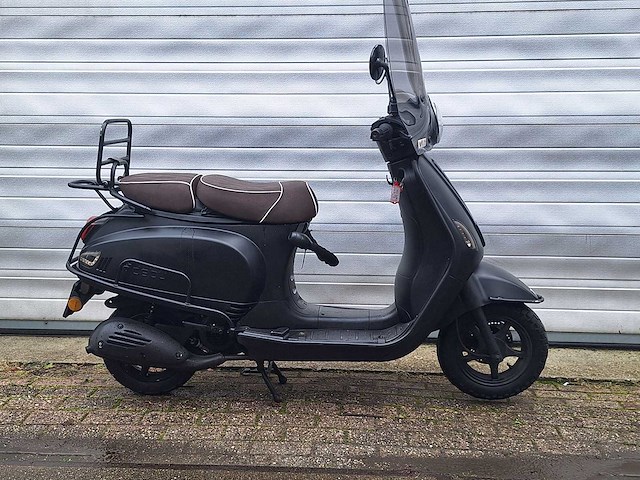 Berini iva lux 25 km snorscooter 4takt - afbeelding 6 van  7
