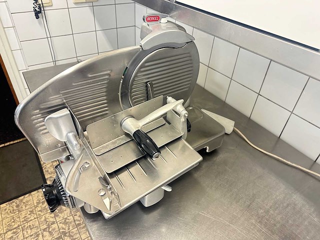 Berkel - 834 - snijmachine met weegschaal - afbeelding 3 van  7