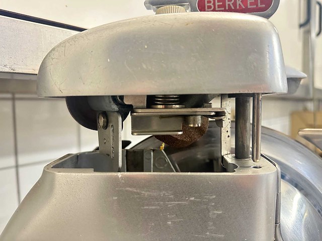 Berkel - 834 - snijmachine met weegschaal - afbeelding 6 van  7