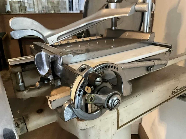 Berkel - antieke snijmachine - afbeelding 8 van  9