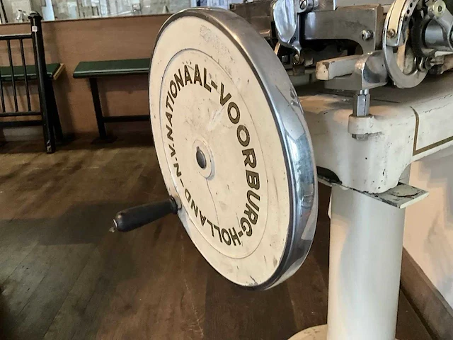 Berkel - antieke snijmachine - afbeelding 9 van  9