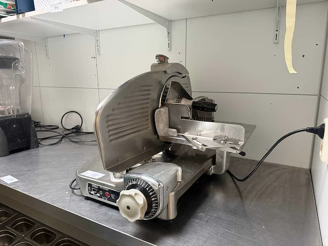 Berkel - model 834 - elektrische snijmachine - afbeelding 2 van  9