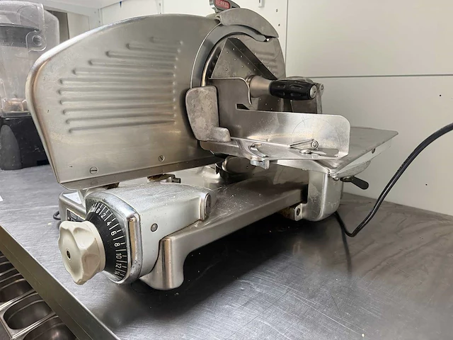 Berkel - model 834 - elektrische snijmachine - afbeelding 5 van  9