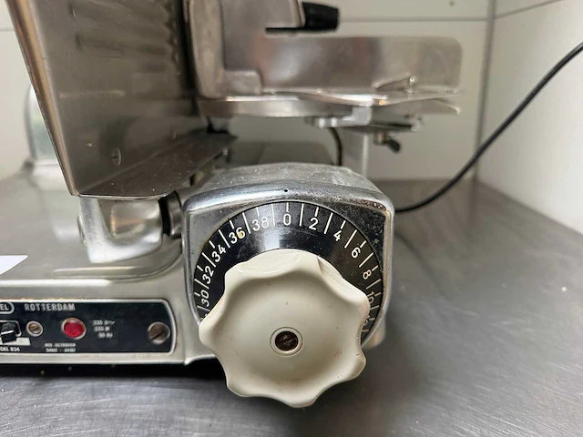 Berkel - model 834 - elektrische snijmachine - afbeelding 6 van  9