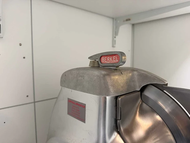 Berkel - model 834 - elektrische snijmachine - afbeelding 8 van  9