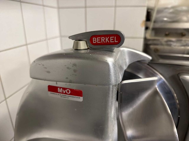 Berkel 834 professionele vleessnijmachine / snijmachine - afbeelding 2 van  3