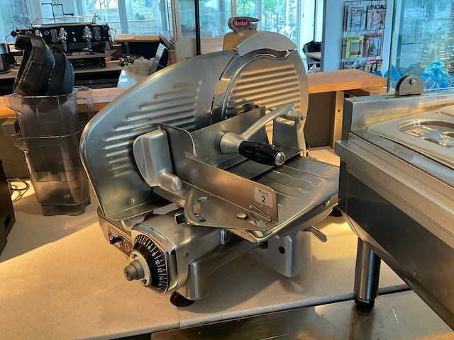 Berkel 834 tafelsnijmachine - afbeelding 2 van  3