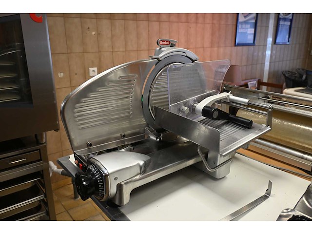 Berkel 834s rvs vleessnijmachine met digitale aflezing - afbeelding 1 van  4