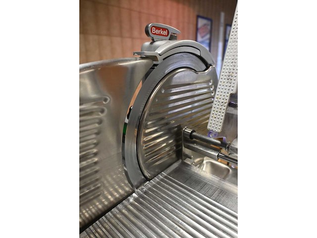 Berkel 834s rvs vleessnijmachine met digitale aflezing - afbeelding 4 van  4
