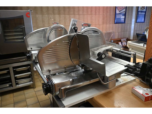 Berkel 834s rvs vleessnijmachine met digitale aflezing - afbeelding 2 van  8