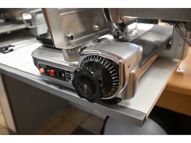 Berkel 834s rvs vleessnijmachine met digitale aflezing - afbeelding 3 van  8