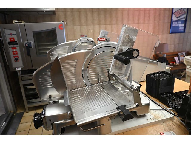 Berkel 834s rvs vleessnijmachine met digitale aflezing - afbeelding 7 van  8