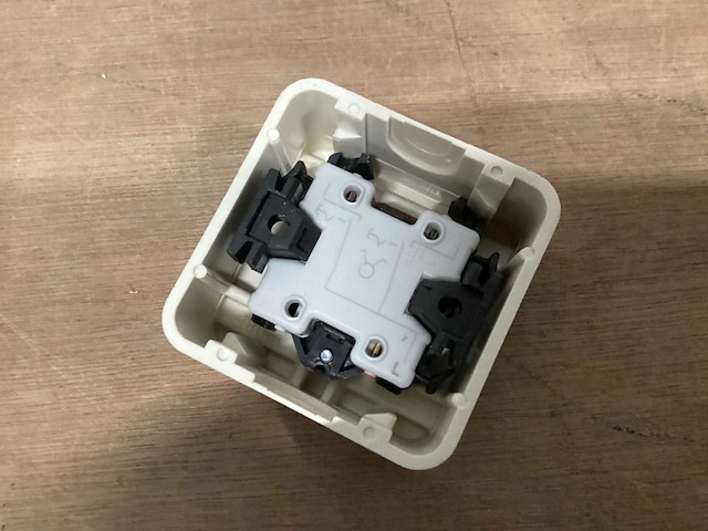 Berker ap schakelaar opbouw, dubbele wisselschakelaar (20x) - afbeelding 1 van  1