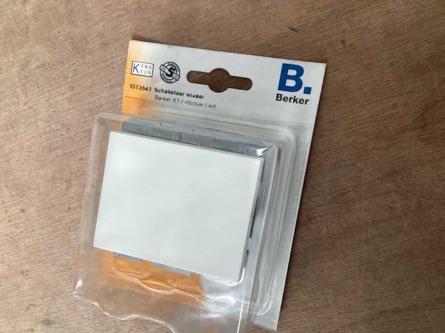 Berker k1 wit schakelaar wissel (71x) - afbeelding 1 van  2