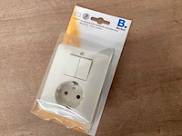 Berker m2 combinatie met randaarde (80x) - afbeelding 1 van  3