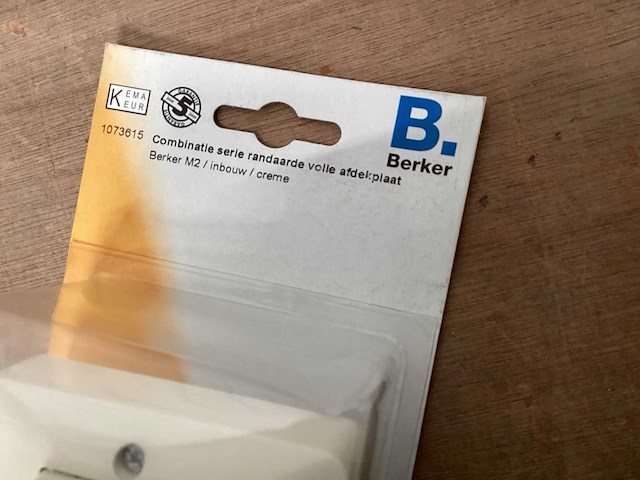 Berker m2 combinatie met randaarde (80x) - afbeelding 2 van  3
