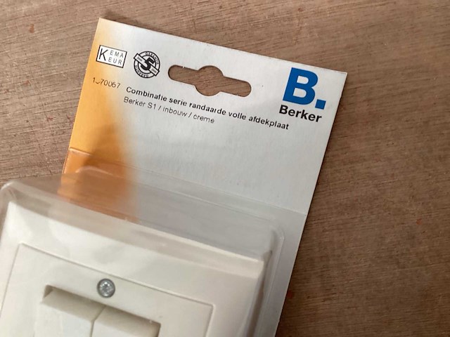 Berker s1 combinatie met randaarde (37x) - afbeelding 2 van  5