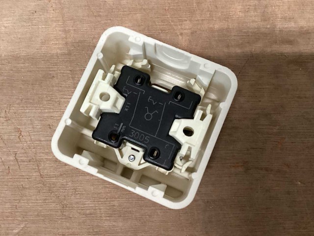 Berker schakelaar opbouw, dubbele serieschakelaar (39x) - afbeelding 4 van  4