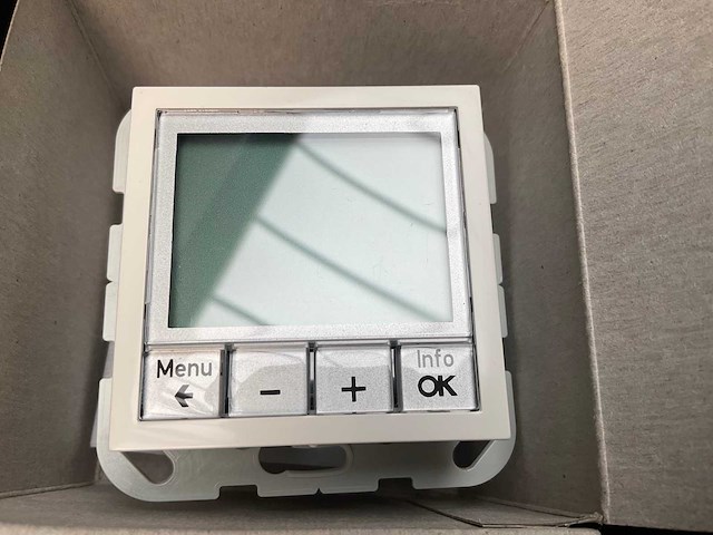 Berker thermostaat met display en maakcontact - afbeelding 1 van  2