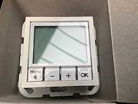 Berker thermostaat met display en maakcontact - afbeelding 1 van  2