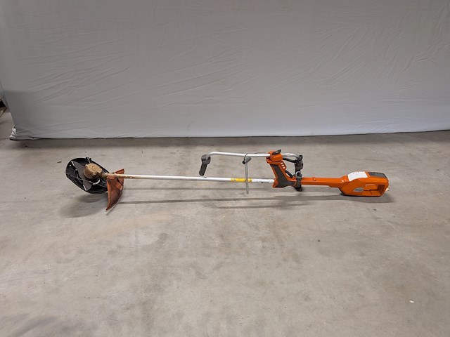 Bermmaaier husqvarna, 520irx, bouwjaar 2022, inclusief accupakket (2 accu's en lader) - afbeelding 1 van  9