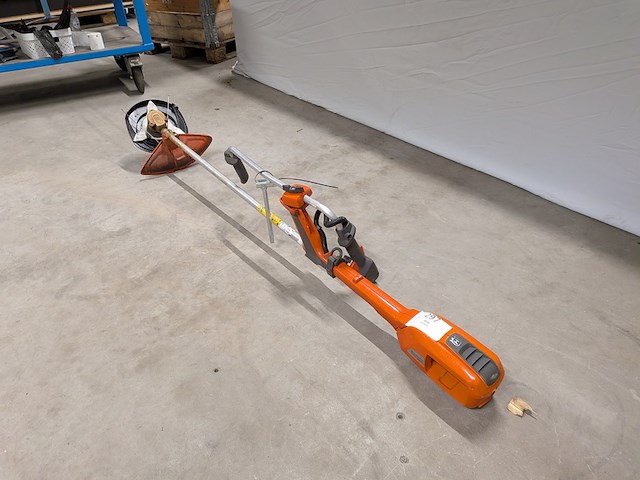 Bermmaaier husqvarna, 520irx, bouwjaar 2022, inclusief accupakket (2 accu's en lader) - afbeelding 3 van  9