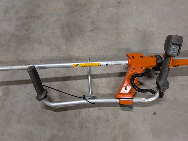 Bermmaaier husqvarna, 520irx, bouwjaar 2022, inclusief accupakket (2 accu's en lader) - afbeelding 5 van  9