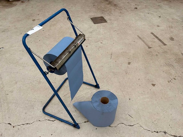 Berner rolhouder met papier - afbeelding 2 van  2