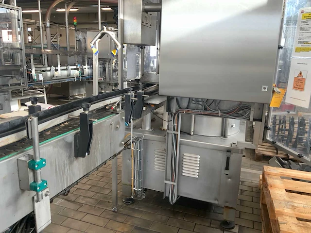 Bertolaso delta kurkensluitmachine - afbeelding 13 van  15