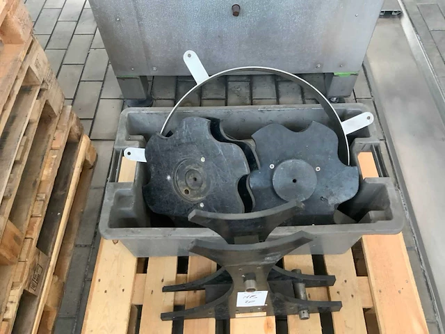 Bertolaso delta kurkensluitmachine - afbeelding 14 van  15