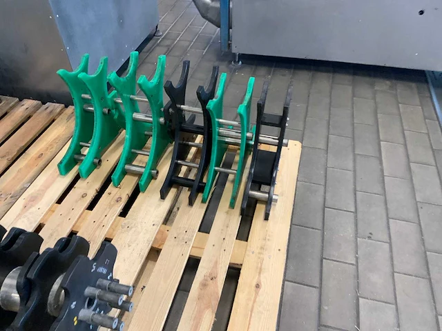 Bertolaso stelvin flessensluitmachine - afbeelding 9 van  21