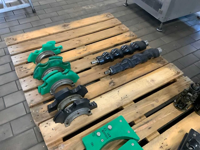 Bertolaso stelvin flessensluitmachine - afbeelding 13 van  21