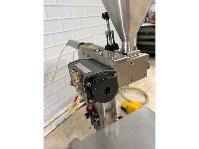 Bertolini - dsa1000 - rvs vulmachine met pedaalbediening - afbeelding 3 van  12